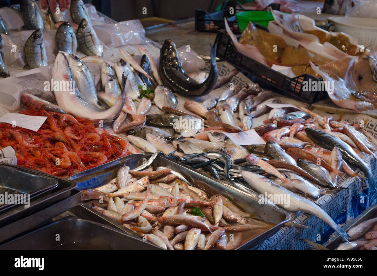 Pesce fresco del mercato siciliano - Materia prima di qualità per ComeDaLuca