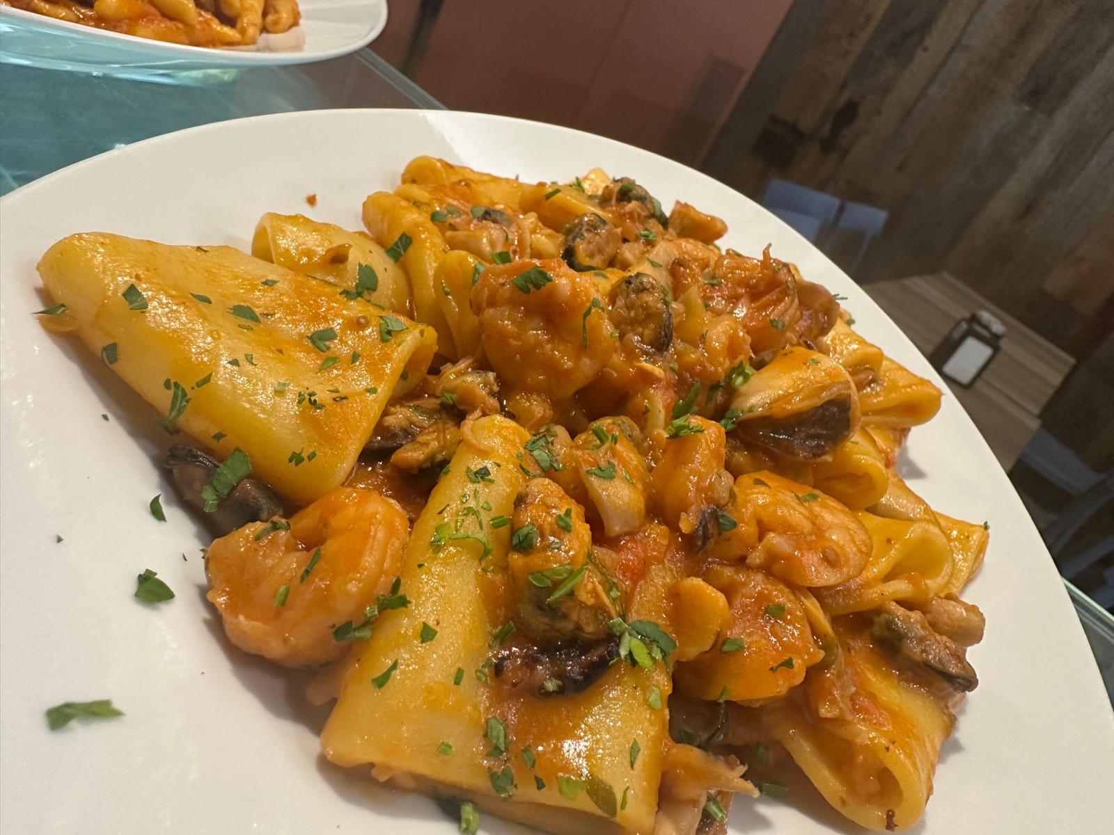 Paccheri con cozze e gamberetti
